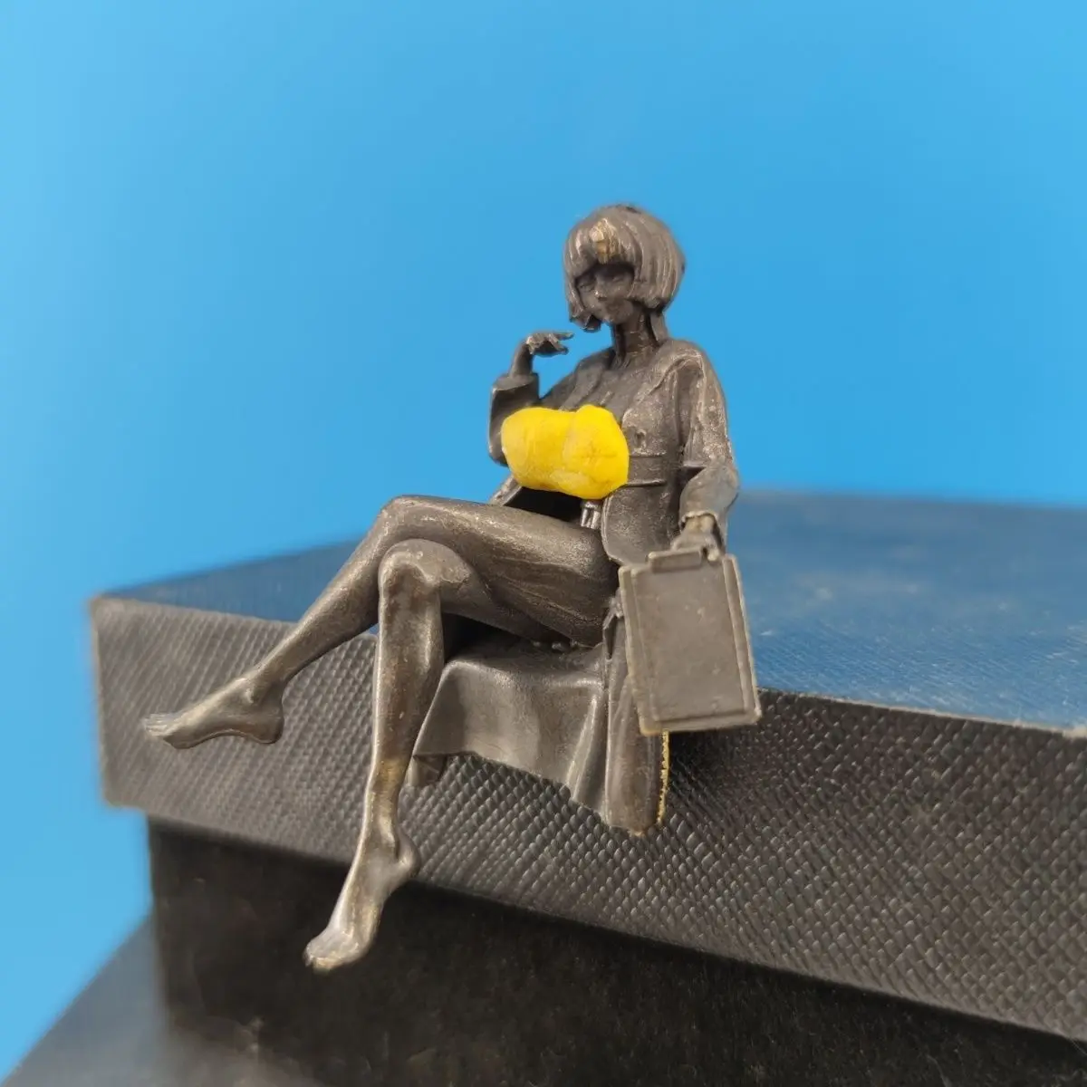 Escultura de médico feminino d - Medical Lab Officer avaliação e preço