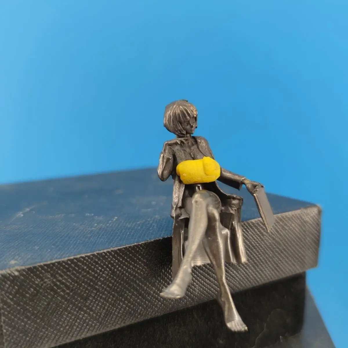 Escultura de médico feminino d - Medical Lab Officer avaliação e preço